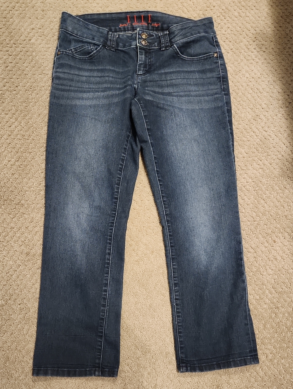 NEW* ELLE mid-rise cropped blue jeans.  double-button closure. SZ 4